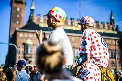 Du vent, des bosses, et du public, le Tour de France est de retour...