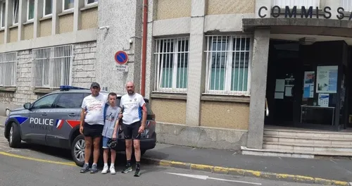 Un policier a couru 700km pour les enfants handicapés, avec une...