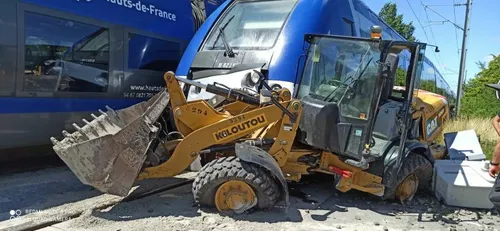 Colision entre deux TER et un engin de chantier à Serques