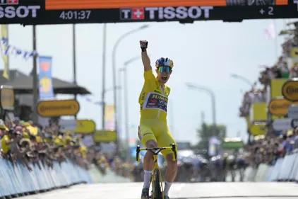Wout Van Aert s'impose à Calais
