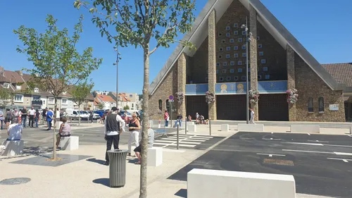 Après plusieurs mois de travaux, la place de l'Eglise dévoile son...