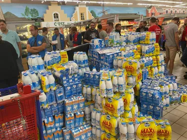 Face à une manifestation pacifique, Leclerc ferme ses portes
