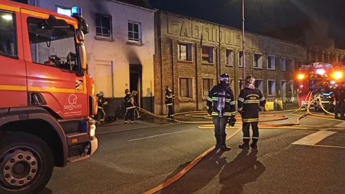 Une maison détruite par les flammes, une famille de 9 personnes...