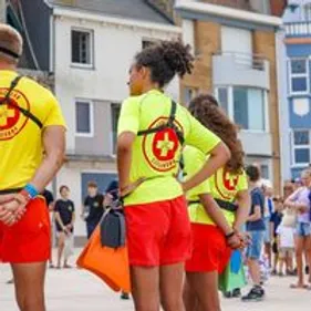 Énormément de travail cet été pour les surveillants de plage dans...