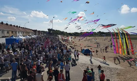 Avec les cerfs-volants, le ciel va prendre des couleurs