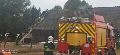 Une maison en feu à Bollezeele