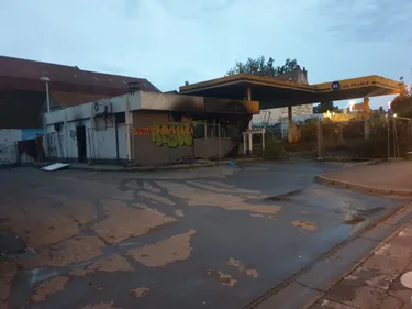 La station essence abandonnée de Dunkerque touchée par un incendie