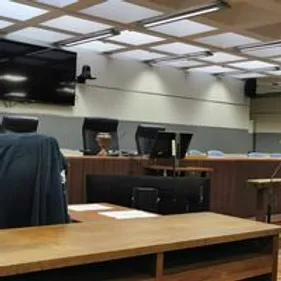 Une jeune femme encourt la prison à perpétuité pour la mort de son...