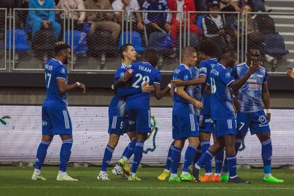 Dunkerque gagne et passe premier