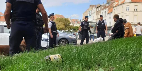 Une opération de police contre l'alcool sur la voie publique place...