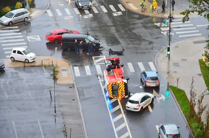 Une ambulance des pompiers accidentée