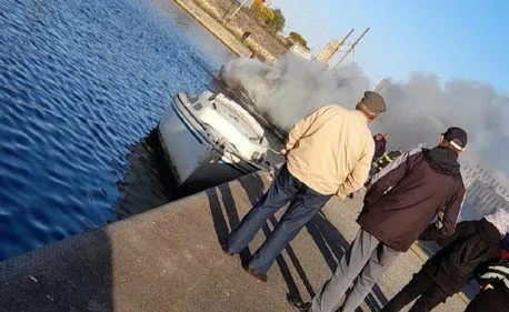 Encore un bateau en feu dans le bassin de l'Ile Jeanty