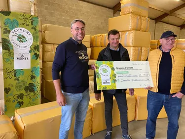 La Brasserie 3 Monts offre 4000 euros à la coopérative du houblon...