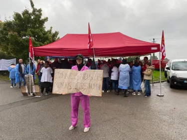 Trois jours après, plus de la moitié du personnel de la clinique...