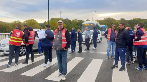 Journée de grève: en marge du cortège, des débrayages dans...