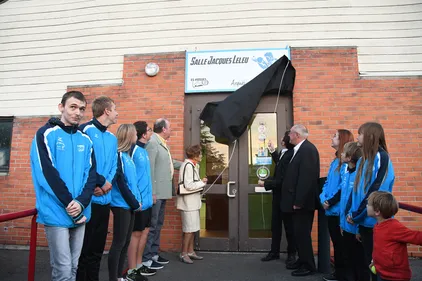 La salle de tennis de table rebaptisée au nom de son président...