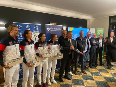 Les joueuses de l'équipe de France accueillies sous les...