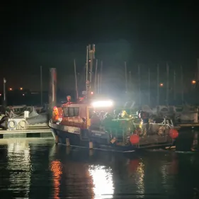 Plus de 140 migrants secourus, certains naufragés sont tombés à l'eau