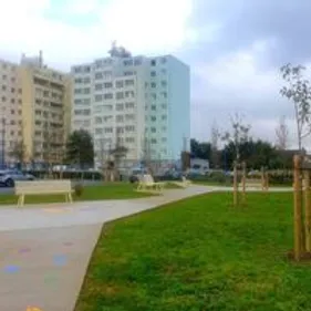 Après une agression filmée, le maire s'inquiète du délai pour...