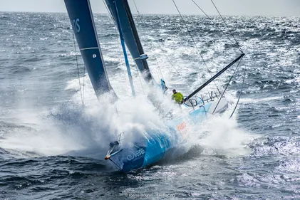 Thomas Ruyant toujours en tête des Imoca sur la Route du Rhum