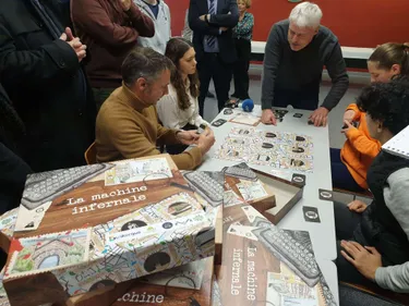 Les élèves du collège du Westhoek à Coudekerque-Branche et du lycée...