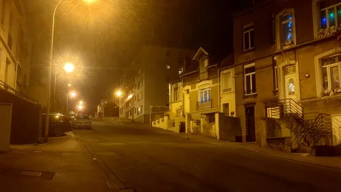 Un homme en urgence absolue après avoir reçu des coups de couteau