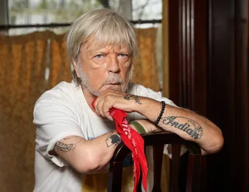 Renaud débarque en Harley dans la réédition de l'album "Métèque"