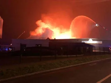 Incendie en cours à Billiet Menuiserie, route de Socx