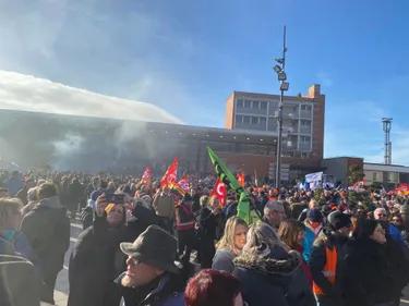 Toujours autant de monde dans la rue pour protester contre la...