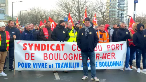 Retraites: "Que les ministres viennent travailler une semaine sur...