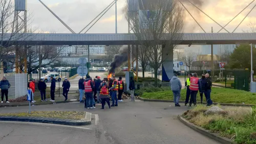Avant une nouvelle manifestation demain, les syndicats ont bloqué...