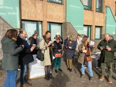 Un rassemblement de professeurs devant le lycée du Noordover