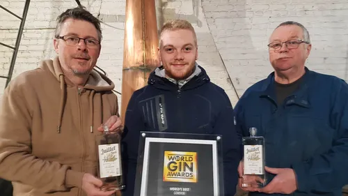 Juillet Nord : produit à Houlle par la distillerie Persyn et...