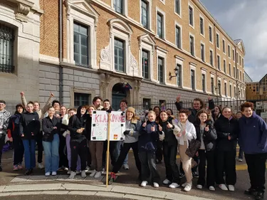 Les lycéens de Ribot à Saint-Omer manifestent contre la réforme des...