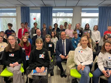 François Hollande à la rencontre des collégiens de Cappelle-la-Grande