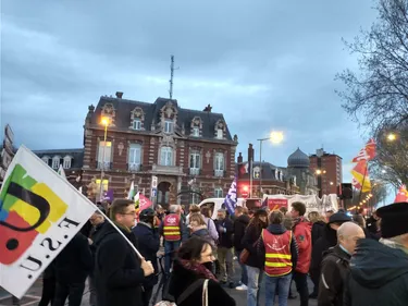 Réformes des retraites : "49-3, déni de démocratie" dénoncent les...