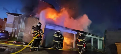 Bourbourg : des garages détruits par les flammes