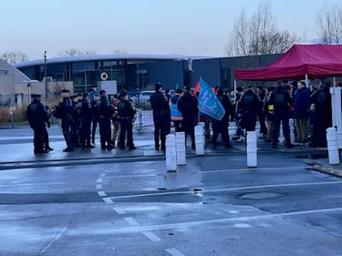 Dépôt Dk'Bus bloqué, mouvement devant Arcelor... Nouvelle journée...