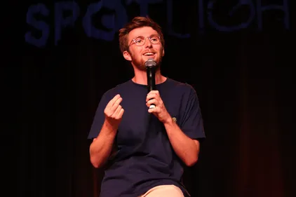 Coudekerque-Branche : Un jeune humoriste en finale d’un concours de...