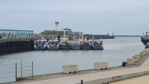 Boulogne: le mouvement des pêcheurs soutenu par les politiques