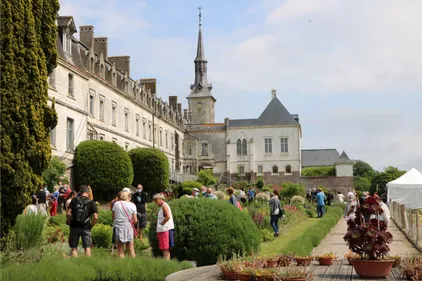 La Région représentée par la Chartreuse Notre-Dame-des-Prés de...
