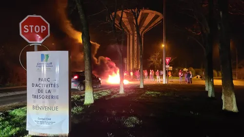 Wimille: la zone de la Trésorerie bloquée par des manifestants...