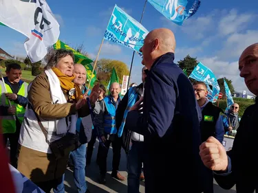 Arques : un comité d'accueil pour le ministre Roland Lescure