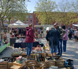 Les flâneurs au rendez-vous des Gigapuces de Dunkerque