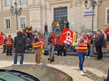18 mois de prison pour deux manifestants anti réforme des...