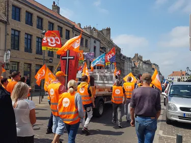 Environ 450 personnes mobilisées à Saint-Omer contre la réforme des...