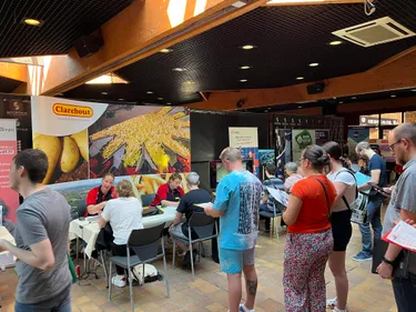 Un Sportica noir de monde pour le Job Dating Industrie et Logistique