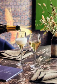 Des verres d'Arc France acheminés à Paris à vélo pour l'exposition...