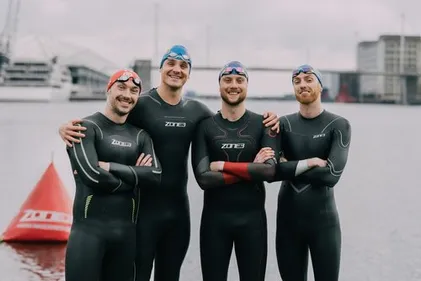 Cinq champions de natation vont traverser la Manche pour aider les...