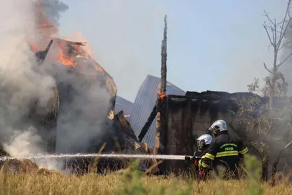 Un hangar détruit par un incendie à Millam